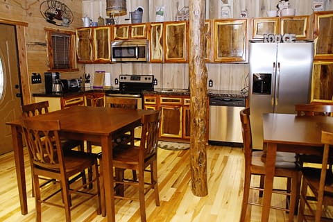 Dining Room &amp; Kitchen