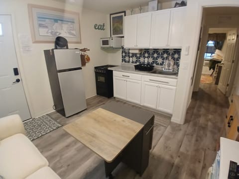 kitchen 0.jpg