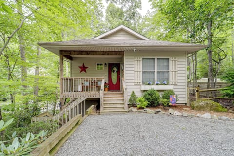 Newland Vacation Rental | 3BR | 3BA | 1,676 Sq Ft | 6 Steps Required