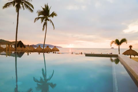 2 outdoor pools