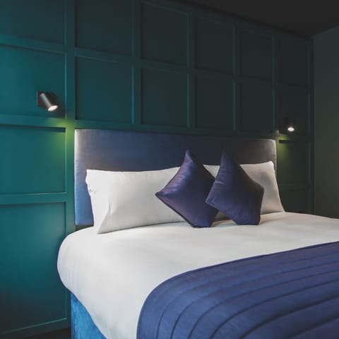 Luxury Double Room, City View | Minibar, free WiFi, bed sheets