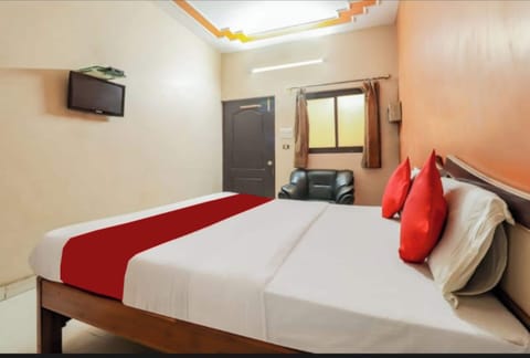 Superior Double Room, Air conditioning | Hypo-allergenic bedding, desk, soundproofing, free WiFi