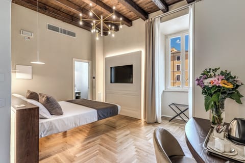 Double Pantheon view 2nd floor | Minibar, in-room safe, desk, laptop workspace