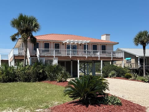 Exterior of Island Charm