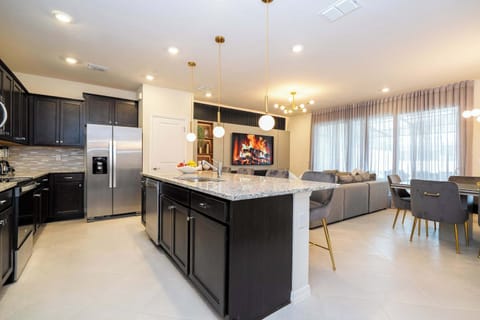 Modern Fully Equipped Kitchen