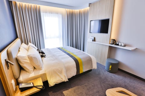 In-room safe, desk, blackout drapes, soundproofing