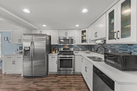 Fully equipped kitchen with coffee bar—drip, pour-over, or Keurig.