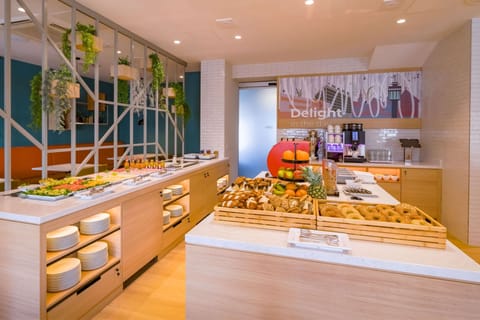 Daily buffet breakfast for a fee