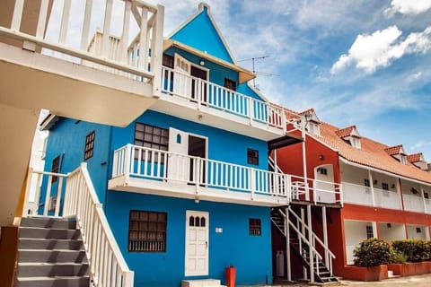 Apartment complex with 14 apartments