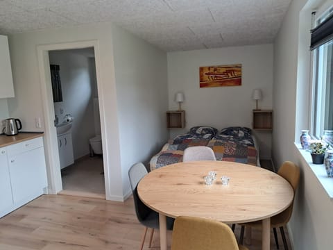 Standard Studio, Garden View | In-room dining