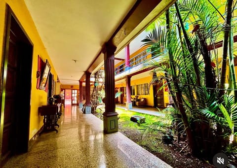 Classic Twin Room, Courtyard View | Living area