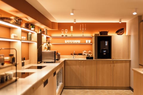 Daily full breakfast (EUR 19 per person)