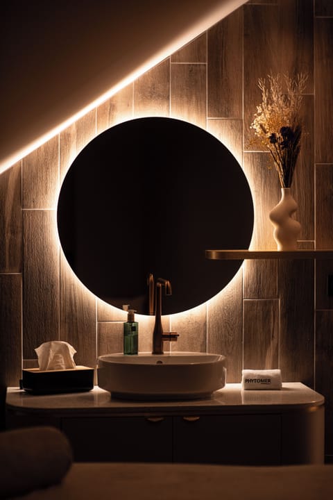 Sauna, steam room, body treatments, body scrubs, facials