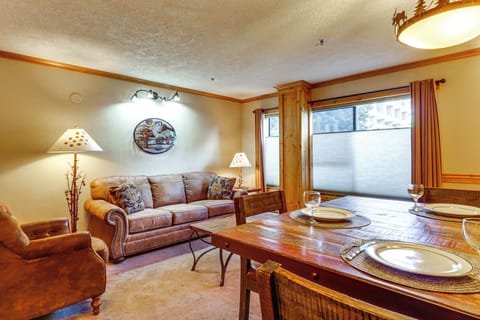 Living Room | Free WiFi | Central Heating | Smart TV