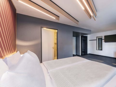 Premium Double Room | Desk, blackout drapes, soundproofing, free WiFi