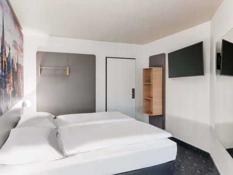 Double Room | Desk, blackout drapes, soundproofing, WiFi (free)