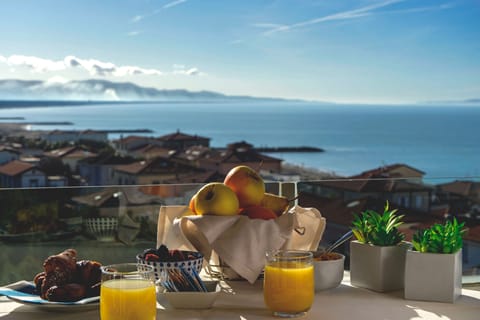 Daily buffet breakfast for a fee