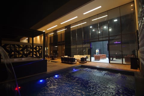 Presidential Suite | Laptop workspace, iron/ironing board, free WiFi, bed sheets