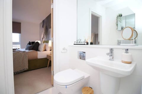 Conveniently connected to the bedroom, this private en-suite offers a bright, clean space.