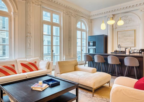 Salon et cuisine équipée 