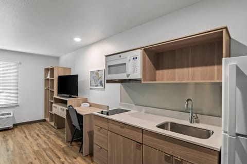 Suite, 1 Queen Bed, Non Smoking | Free WiFi, bed sheets