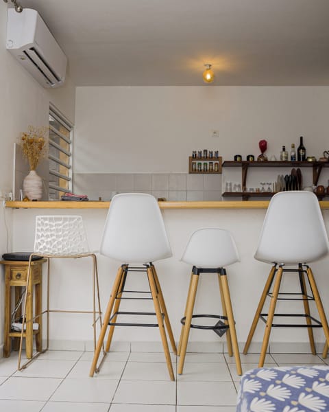 Comfort Studio, City View | Dining room