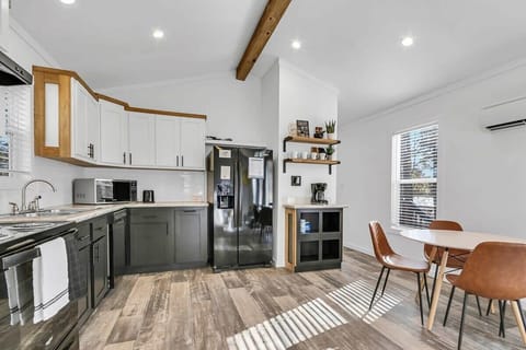 House, Multiple Beds, Patio, Mountain View (Byrd 2 Green Mountain Getaway) | Private kitchen | Coffee/tea maker