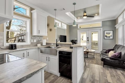 House, 1 King Bed with Sofa bed, Patio (Byrd 7 Nesting Nook) | Private kitchen