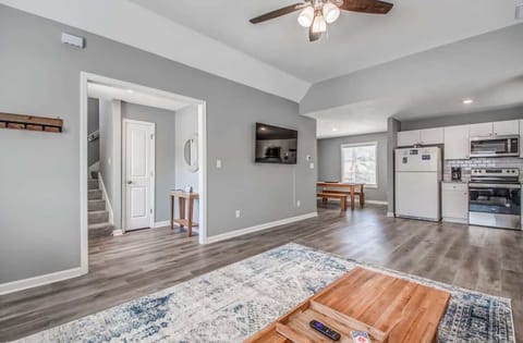 House, Multiple Beds, Patio, Garden View (Crievewood Guesthouse) | Private kitchen | Coffee/tea maker