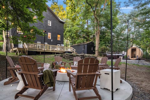 Our cozy fire pit area is calling your name for nights filled with laughter, good company, and that perfect golden-brown s'more. 