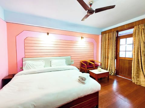 Deluxe Double Room | Hypo-allergenic bedding, desk, soundproofing, free WiFi