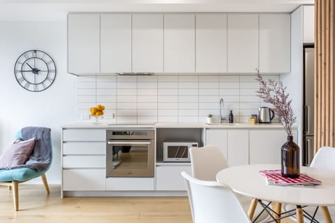 Full kitchen features, oven, stove, microwave, kettle, toaster, blender, french press and plenty of utensils