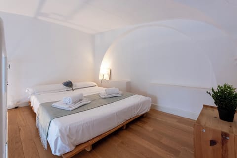 Standard Apartment, 2 Bedrooms, Microwave (Central Apartment Porta Soprana) | 2 bedrooms