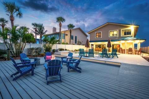 Outside: Deck side views and skies of blue, this cozy spot’s just waiting for you!