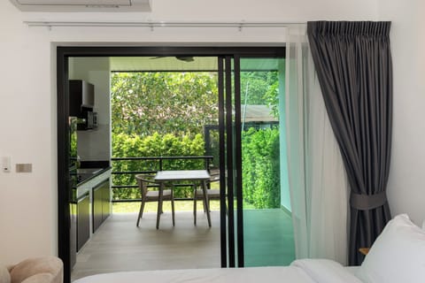 Deluxe Double Room, Garden View | Garden view