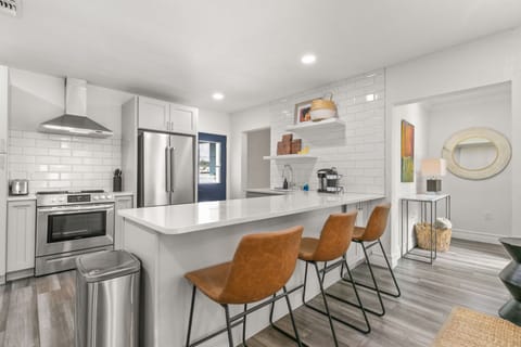House | 4 bedrooms, desk, high-speed internet