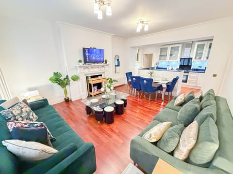 Modern open-plan living area in Marylebone near Baker Street, Mayfair, Oxford St