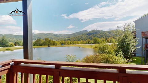14 Lower Lakeside King Bedroom Private Deck