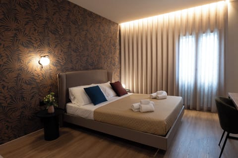Luxury Triple Room, 1 Bedroom | Soundproofing, iron/ironing board, free WiFi