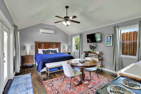 Nestled in the picturesque hill country, Elm Cottage exudes warmth, offering an idyllic retreat where love blossoms amidst the serenity of nature.