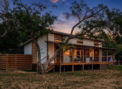 Welcome to the Mimosa Cottage, a riverfront oasis and escape on private river frontage just minutes from downtown Fredericksburg! 