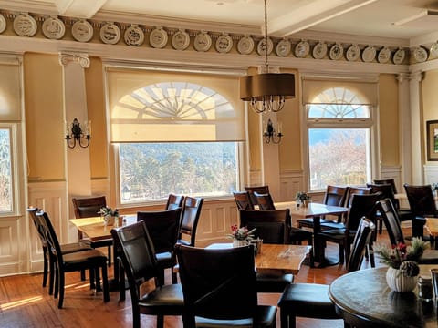 Daily cooked-to-order breakfast (USD 30.00 per person)