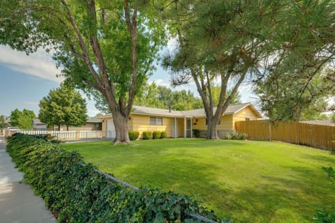 Sparks Vacation Rental | 2BR | 1BA | 989 Sq Ft | Step-Free Access