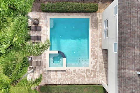 Sparkling pool with built-in spa