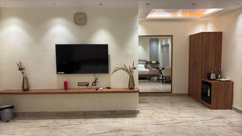 Family Suite | Egyptian cotton sheets, premium bedding, individually furnished