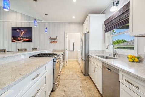 Kitchen: Fully Equipped for Your Culinary Adventures!