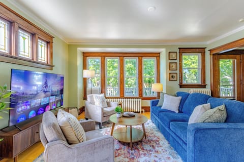Welcome to the coziest historic home on Milwaukee East Side