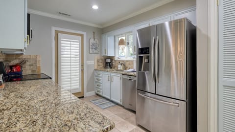 Fully Equipped Kitchen with Modern Appliances