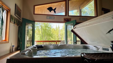 Private hot tub with beautiful forest views!