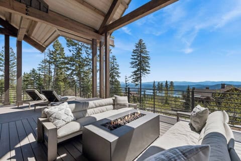 Spread out on the massive balcony patio with epic Montana views!